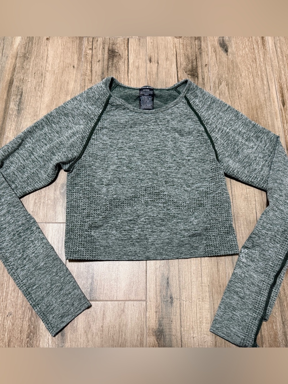 Victoria’s Secret PINK Green Gray heather long sleeve crop top in size M